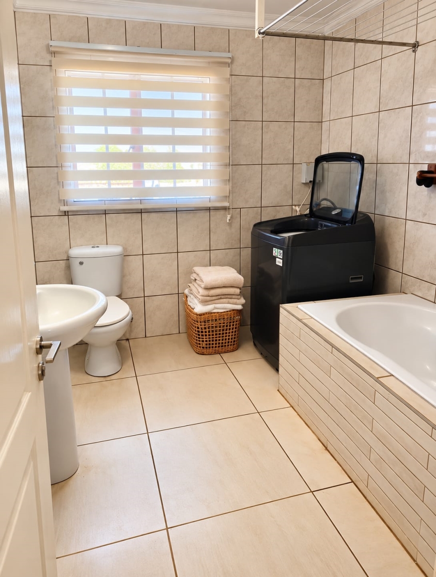 To Let 2 Bedroom Property for Rent in Melodie North West